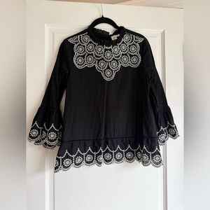 GAP Black Top with White Detail - Small